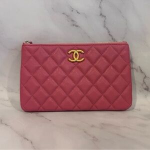 CHANEL Pink small O case in caviar